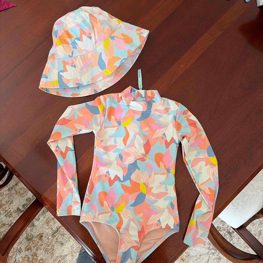 Mott50 rashguard one piece + matching hat